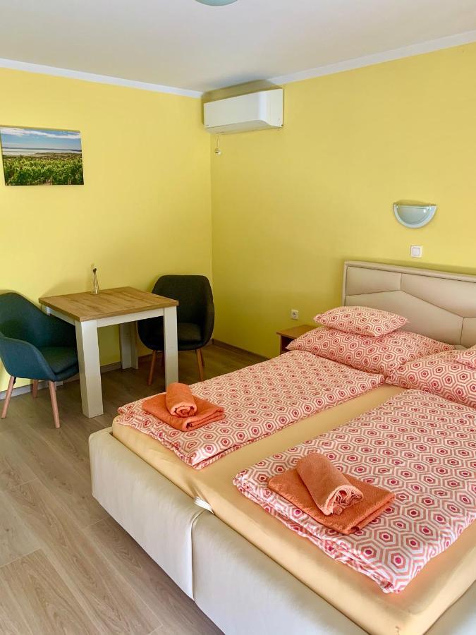 Andrea Pansio Bed & Breakfast Balatonfured Exterior photo